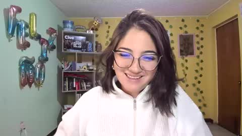 Mia  Wednesday to Sunday 730 am to 1030 am Colombian Hour D online show from 12-02-24, 01:25