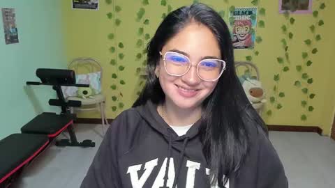 Snapshot of littleprety6969 chatting on 06-22-26, 02:35 Mia Wednesday to Sunday 730 am to 1030 am Colombian Hour D online show from 06-22-26, 02:35