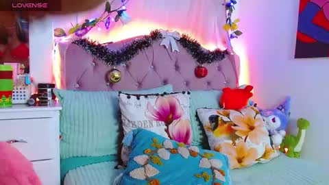 Snapshot of littlerouse_ chatting on 12-18-24, 12:43 Ruby Rouse online show from 12-18-24, 12:43