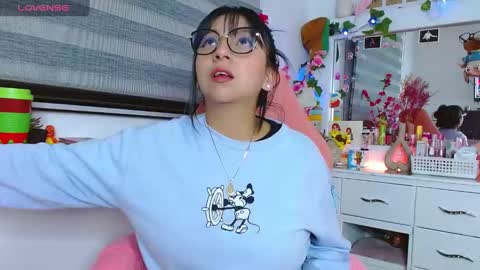 Snapshot of littlerouse_ chatting on 01-07-25, 01:06 Ruby Rouse online show from 01-07-25, 01:06