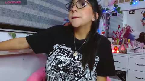 Snapshot of littlerouse_ chatting on 01-23-25, 02:02 Ruby Rouse online show from 01-23-25, 02:02