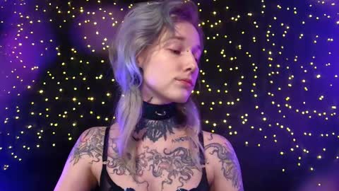 Niki  free tg channel with some photos gifs and info about streams  online show from 02-11-26, 02:55