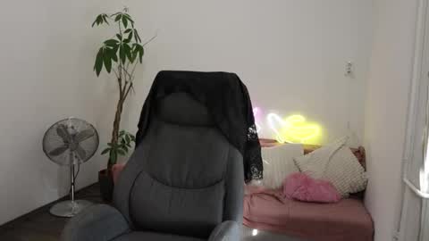 littlestellaspark online show from 10-30-25, 11:11