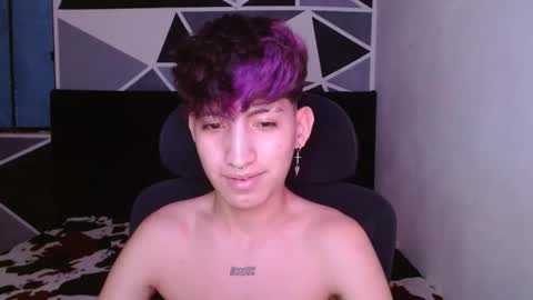 Snapshot of littlextrem chatting on 12-19-24, 04:23 Eros online show from 12-19-24, 04:23
