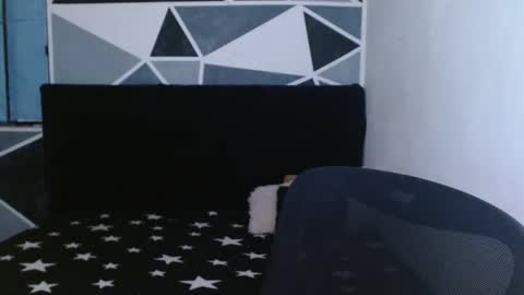 Snapshot of littlextrem chatting on 01-04-25, 11:43 Eros online show from 01-04-25, 11:43