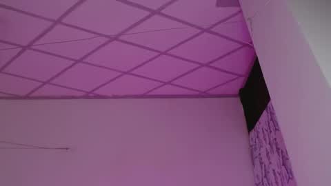 Snapshot of littlextrem chatting on 01-22-25, 02:04 Eros online show from 01-22-25, 02:04