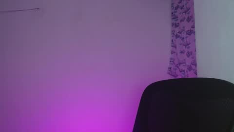 Snapshot of littlextrem chatting on 01-24-25, 05:53 Eros online show from 01-24-25, 05:53
