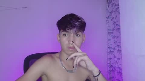 Snapshot of littlextrem chatting on 02-13-25, 01:19 Eros online show from 02-13-25, 01:19
