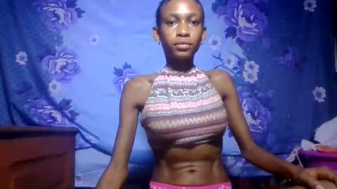 Snapshot of littleyanah chatting on 05-25-26, 07:14 yanah online show from 05-25-26, 07:14