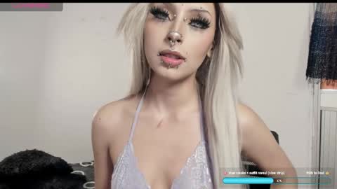 Snapshot of liu_mystik chatting on 04-18-26, 06:34 Liu help me to reach 100 thumps up daddy online show from 04-18-26, 06:34