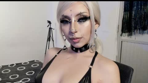 Snapshot of liu_mystik chatting on 06-07-26, 10:19 Liu help me to reach 100 thumps up daddy online show from 06-07-26, 10:19