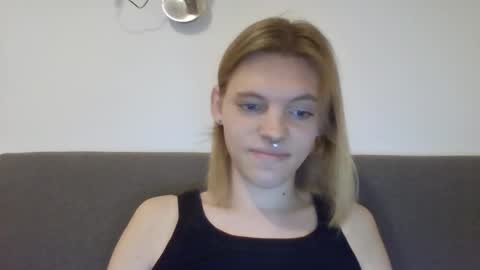 Snapshot of livbellelive chatting on 01-22-25, 03:18 Liv Winters online show from 01-22-25, 03:18