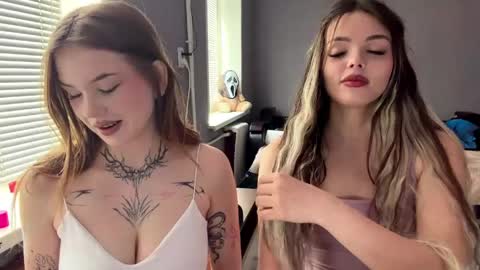 Snapshot of livmassey chatting on 03-27-26, 08:26 Lara and Lora online show from 03-27-26, 08:26