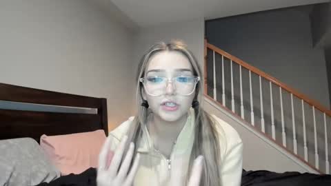 Snapshot of livvywinters chatting on 12-17-24, 04:56 Livvy online show from 12-17-24, 04:56