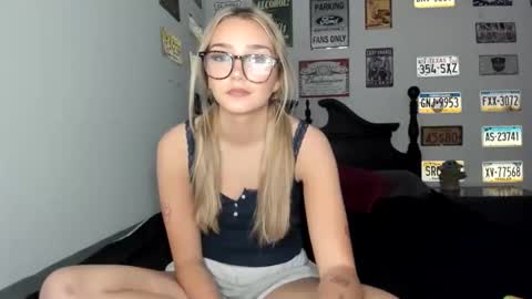 Snapshot of livvywinters chatting on 11-13-25, 03:49 Livvy online show from 11-13-25, 03:49