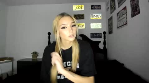 Livvy online show from 04-07-26, 04:13