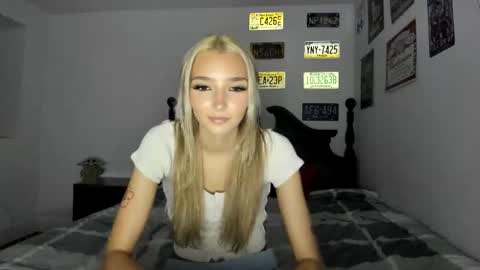 Snapshot of livvywinters chatting on 04-11-26, 04:50 Livvy online show from 04-11-26, 04:50