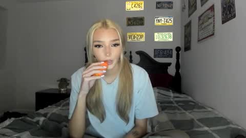 Snapshot of livvywinters chatting on 04-16-26, 04:57 Livvy online show from 04-16-26, 04:57