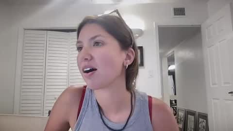 Snapshot of livvyybearxx chatting on 07-30-26, 02:54 liv online show from 07-30-26, 02:54