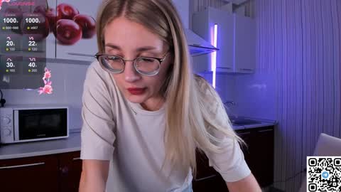 My name is Livy Nice to meet you  Thumbs up please its important online show from 12-13-24, 03:54