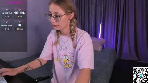 My name is Livy Nice to meet you  Thumbs up please its important online show from 09-09-25, 05:01