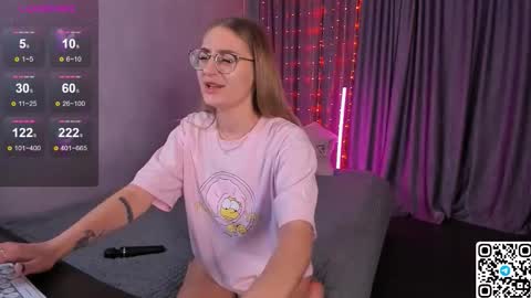 My name is Livy Nice to meet you  Thumbs up please its important online show from 09-25-25, 05:27