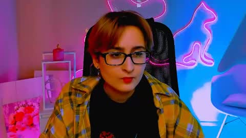 LixeLuna online show from 04-19-26, 06:24