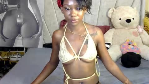 Snapshot of liyahs_lair chatting on 02-26-25, 03:10 liyah online show from 02-26-25, 03:10