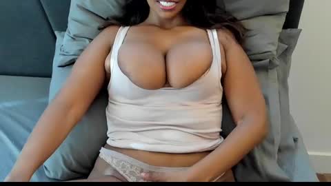 Snapshot of liyanamee chatting on 10-03-25, 11:57 Liyanamee online show from 10-03-25, 11:57