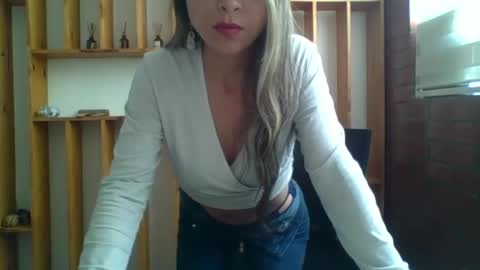 liz_28 online show from 09-18-25, 03:47