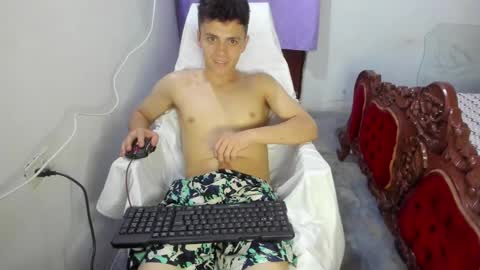 Snapshot of liz_and_chris1 chatting on 12-28-24, 09:09 Chris online show from 12-28-24, 09:09