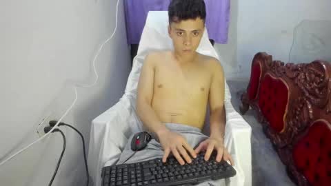 Snapshot of liz_and_chris1 chatting on 12-29-24, 06:45 Chris online show from 12-29-24, 06:45