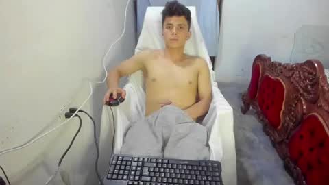 Snapshot of liz_and_chris1 chatting on 01-03-25, 02:43 Chris online show from 01-03-25, 02:43