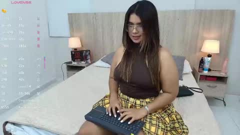 Liz online show from 09-09-25, 03:28