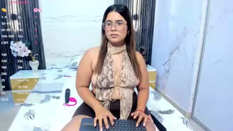 Snapshot of liz_ariza4u chatting on 02-27-26, 02:33 online show from 02-27-26, 02:33