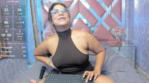 Snapshot of liz_ariza4u chatting on 04-01-26, 01:41 online show from 04-01-26, 01:41