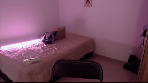 Snapshot of liz_beths chatting on 04-12-26, 10:04 Elizabeth online show from 04-12-26, 10:04