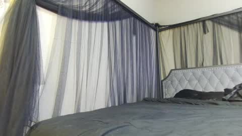 Snapshot of liz_jay chatting on 09-18-25, 04:47 Jay-Liz online show from 09-18-25, 04:47