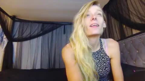 Snapshot of liz_jay chatting on 10-17-25, 05:21 Jay-Liz online show from 10-17-25, 05:21