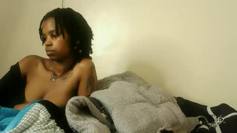 Snapshot of liz_lovie chatting on 05-10-26, 09:53 liz_lovie online show from 05-10-26, 09:53