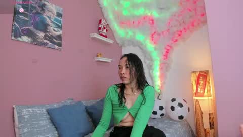 Snapshot of liz_merchan chatting on 06-23-26, 06:39 liz online show from 06-23-26, 06:39
