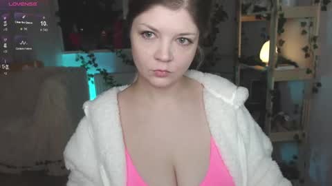Liza Wet online show from 01-26-25, 03:17