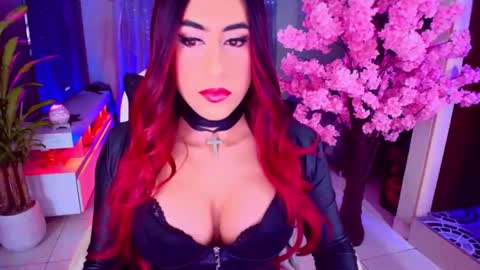 Snapshot of lizagothdoll chatting on 11-17-25, 11:32 Liza Goth online show from 11-17-25, 11:32