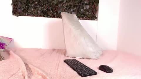 Snapshot of lizbecker_ chatting on 12-03-24, 06:06 Liz Becker online show from 12-03-24, 06:06