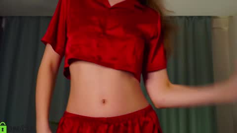 Snapshot of lizbethcoll chatting on 12-18-24, 04:39 Sunnheart online show from 12-18-24, 04:39