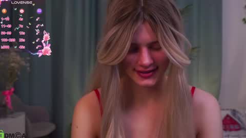 Snapshot of lizbethcoll chatting on 03-04-25, 05:24 Sunnheart online show from 03-04-25, 05:24