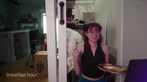 Snapshot of lizmreow chatting on 03-31-26, 09:48 Liselle online show from 03-31-26, 09:48