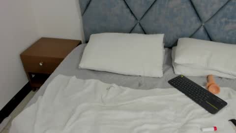 lizz_luna online show from 12-28-24, 01:38