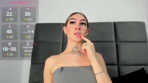 Snapshot of lizz_luna chatting on 09-27-25, 02:44 lizz_luna online show from 09-27-25, 02:44