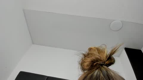 Snapshot of lizz_luna chatting on 10-14-25, 03:57 lizz_luna online show from 10-14-25, 03:57